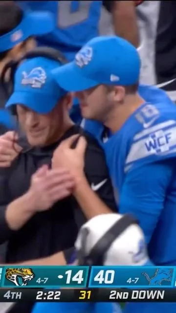 highlight-jared-goff-running-to-embrace-offensive-v0-g8_wOg3dtpVozkqrk-U5q33zHBxtgY5uRuDkPPR99hY