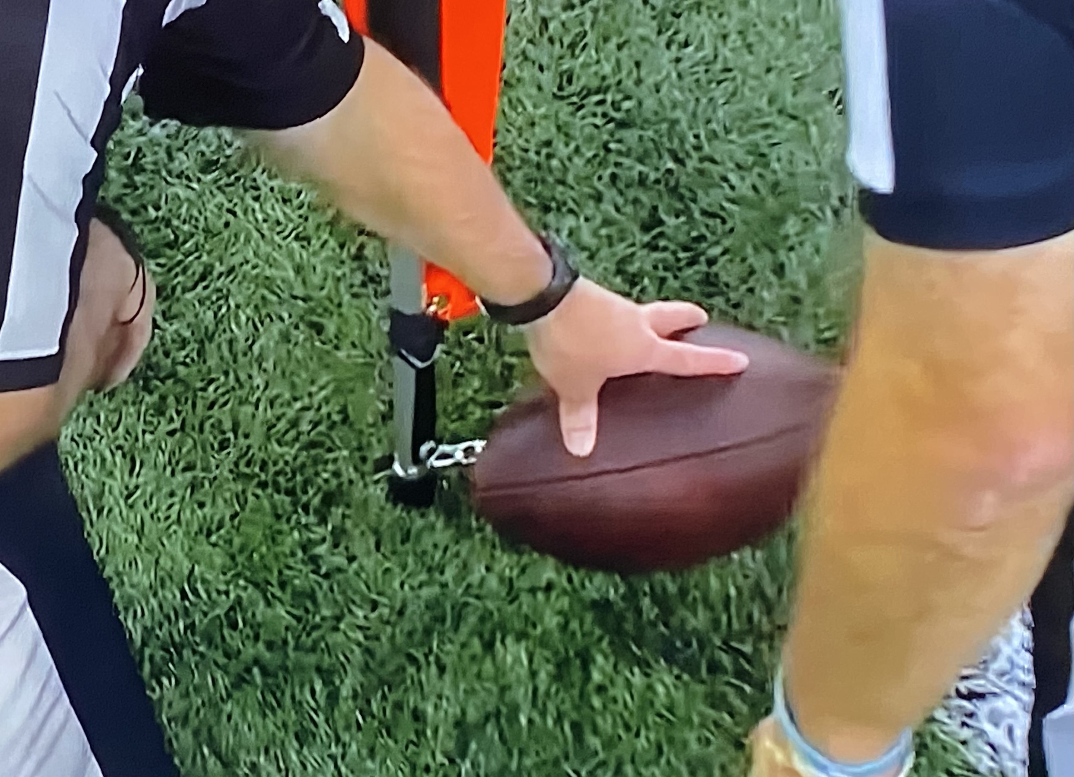 we-got-ref-help-the-den